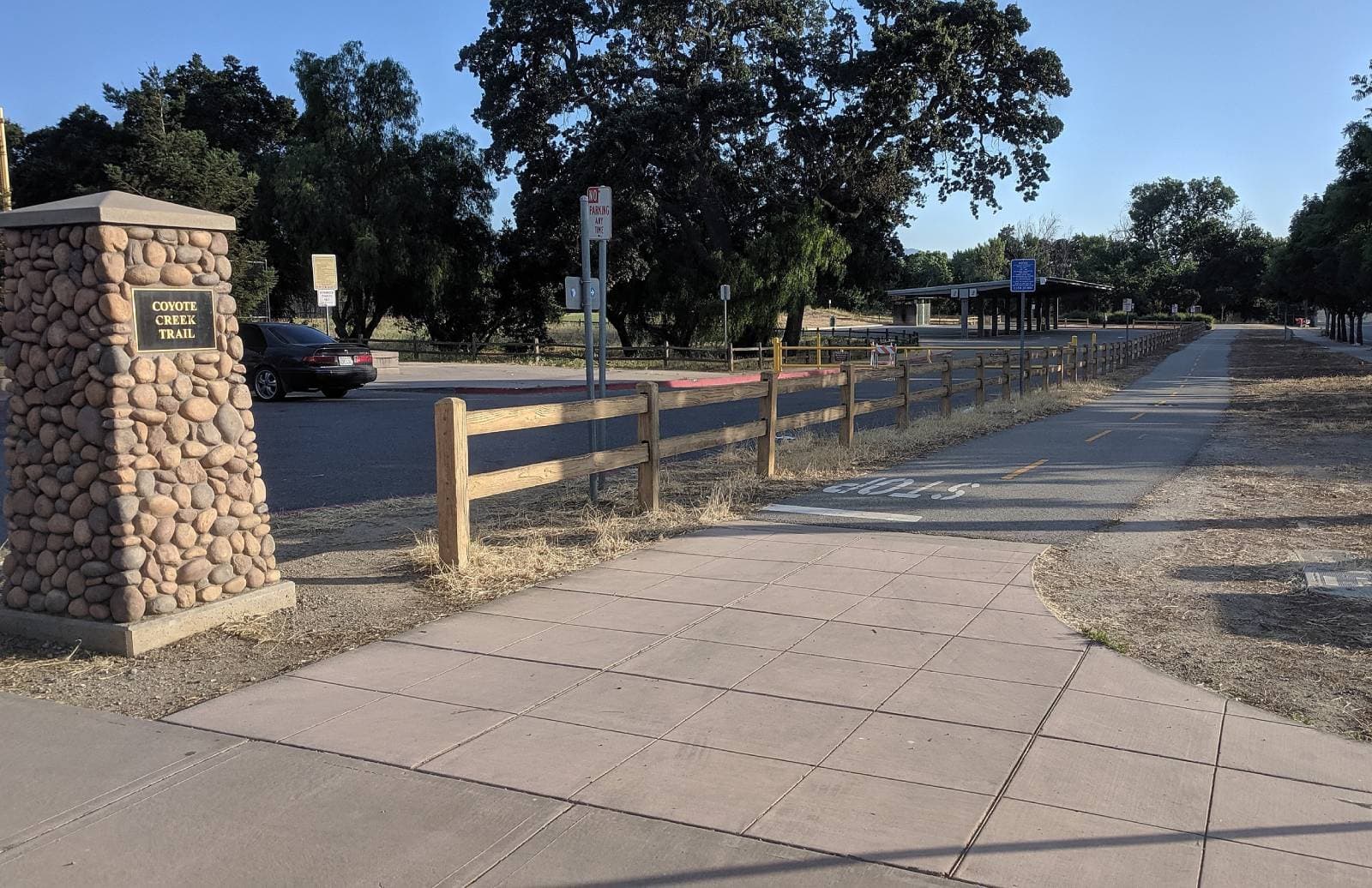 Tully Road trailhead of the Coyote Creek Trail in San Jose. Photo by Ikluft. CC BY SA 4.0