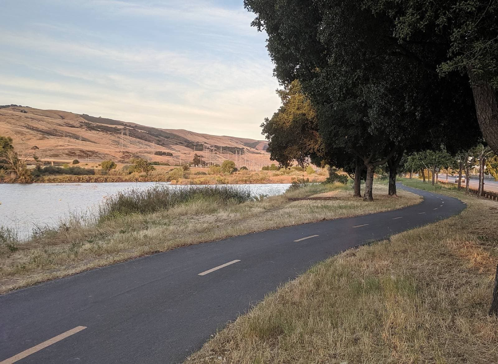 Coyote Creek Trail at Coyote Creek Lake. Photo by Ikluft. CC BY SA 4.0