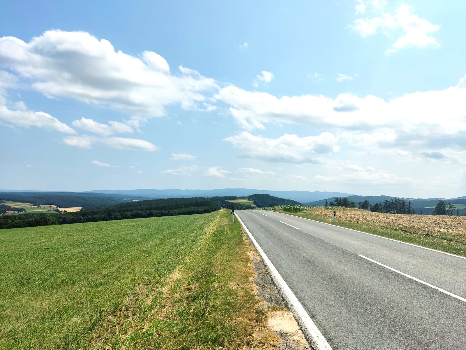 Pictuore of a local road on the Panorama Radweg Bucklige Welt bike trail